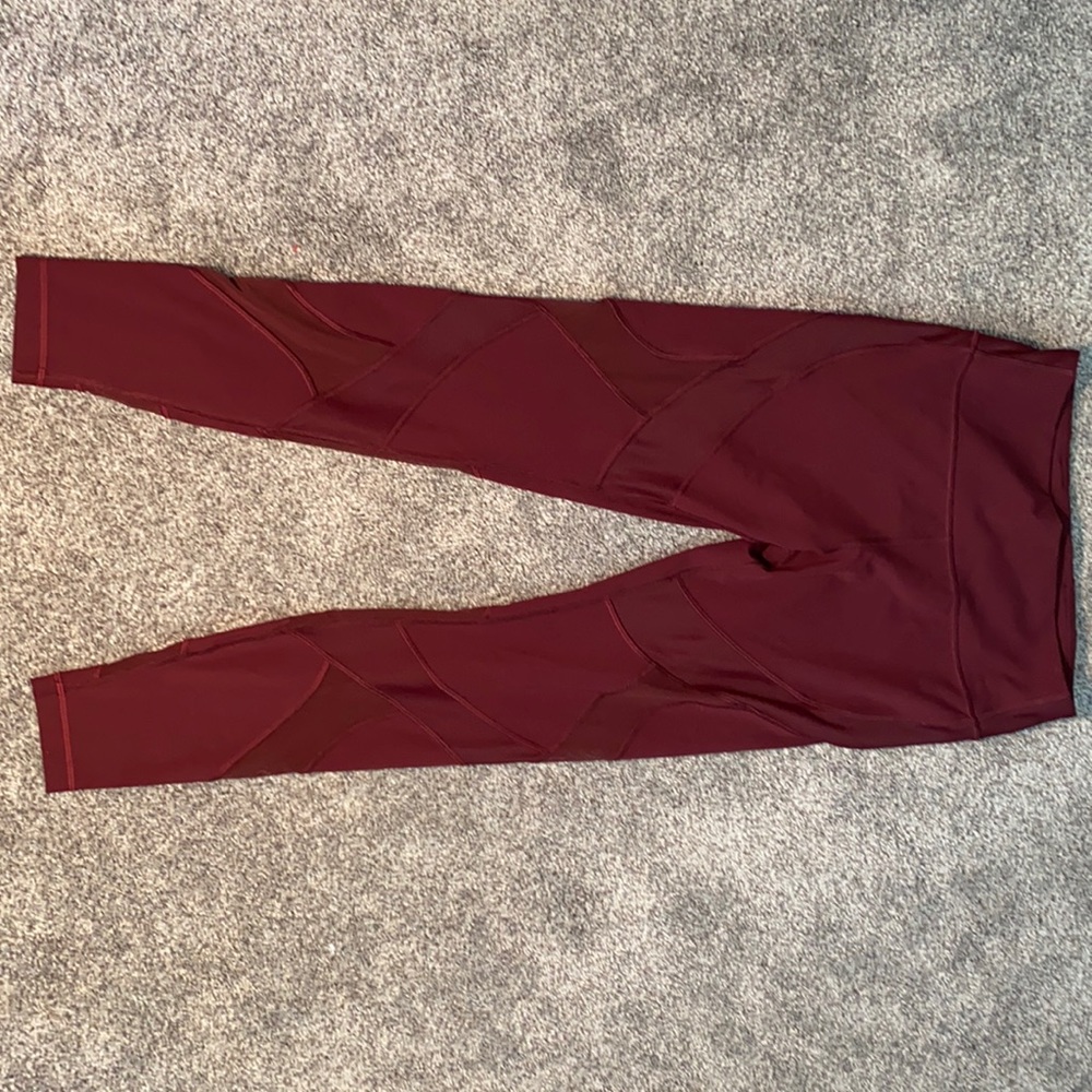 Lululemon legging with mesh on legging